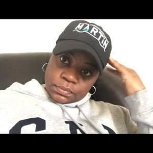 Meet your Posher, Tramela